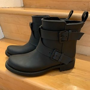 Women’s Black Gentle Soul Rubber Rain Boots Size 7.
